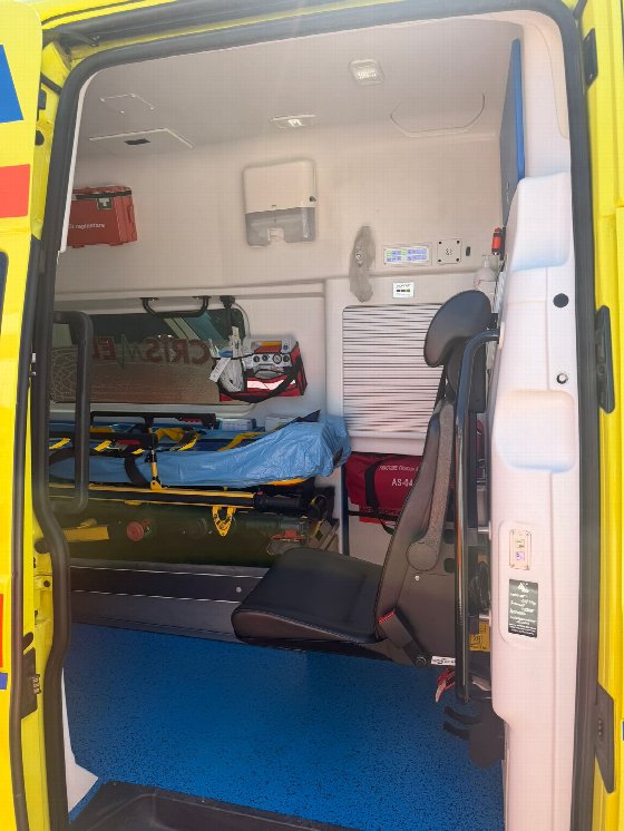 Interior ambulanță CRISMED, echipamente medicale